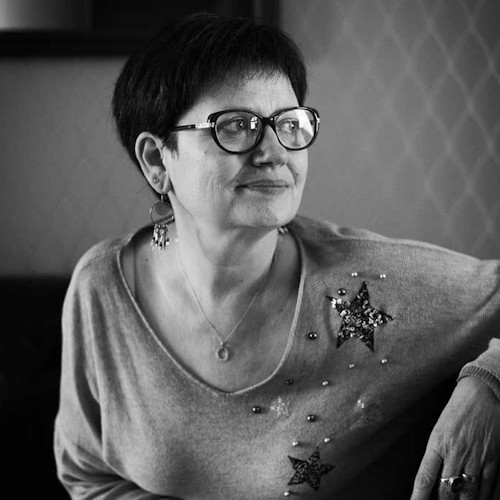 Éliane LEVET photo en noir et blanc - coiffure événementielle 